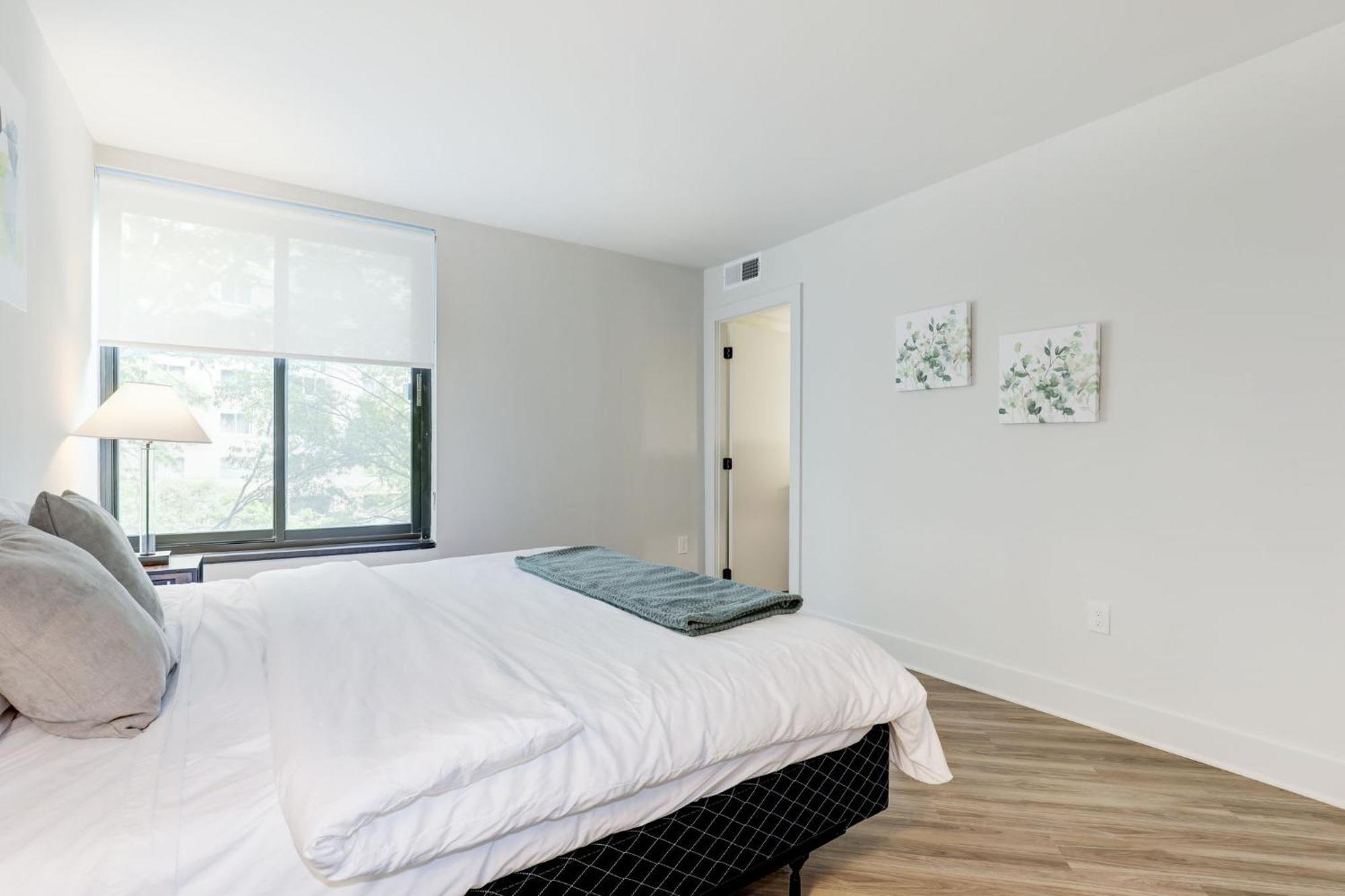 2Br Executive Apartment With Spacious Layout Arlington Eksteriør billede