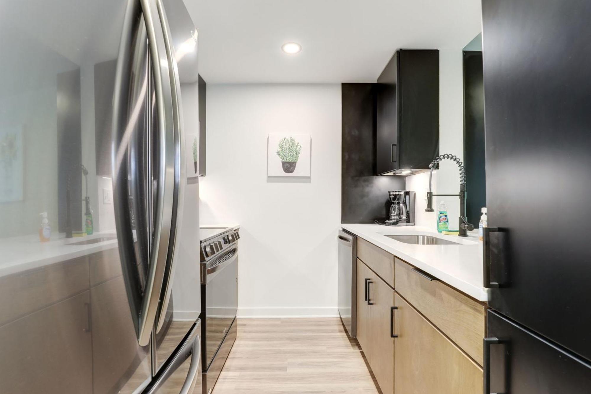 2Br Executive Apartment With Spacious Layout Arlington Eksteriør billede
