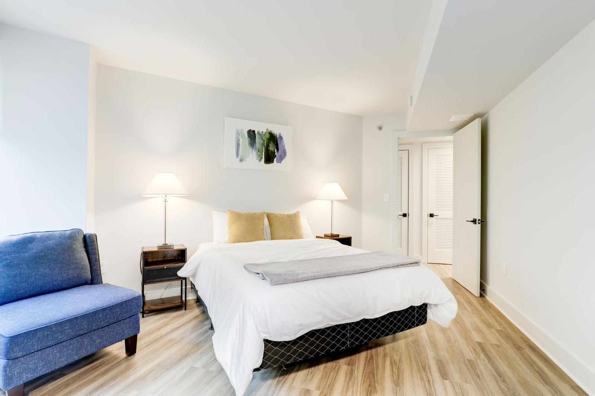 2Br Executive Apartment With Spacious Layout Arlington Eksteriør billede