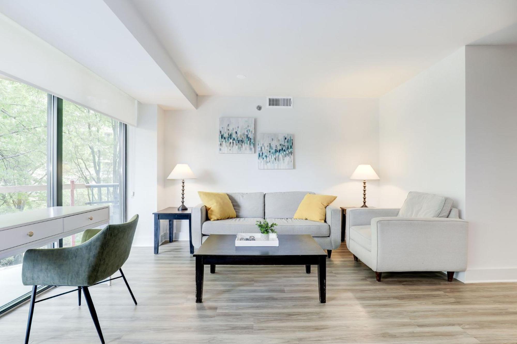 2Br Executive Apartment With Spacious Layout Arlington Eksteriør billede