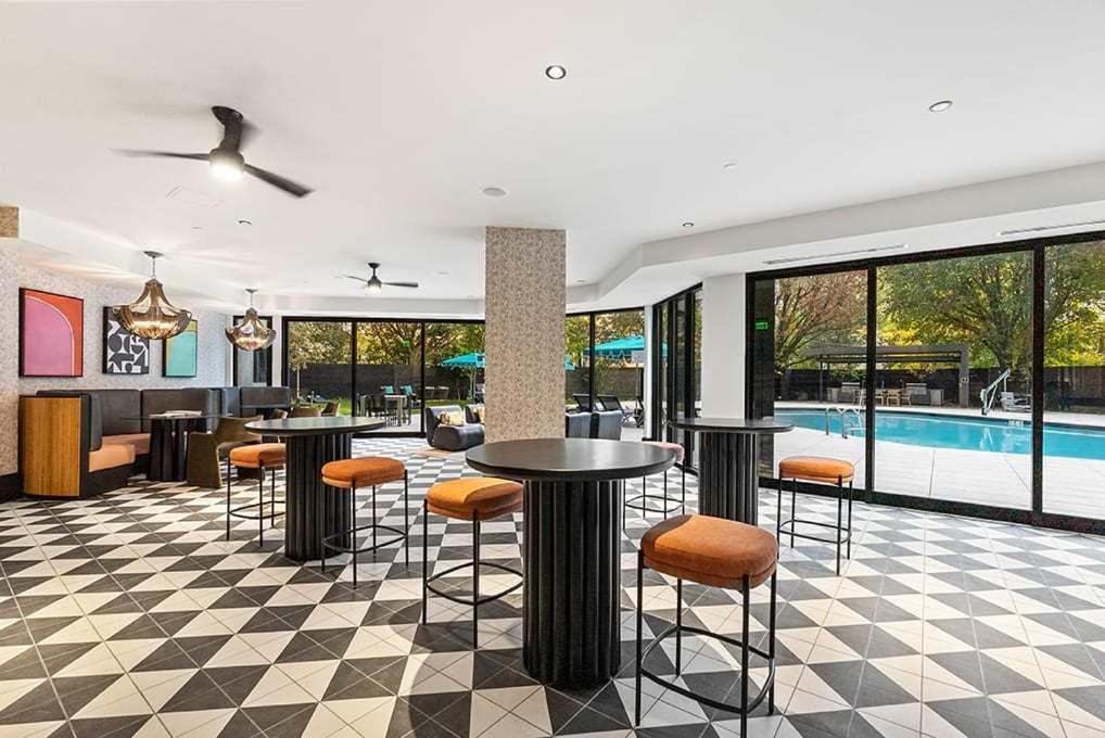 2Br Executive Apartment With Spacious Layout Arlington Eksteriør billede