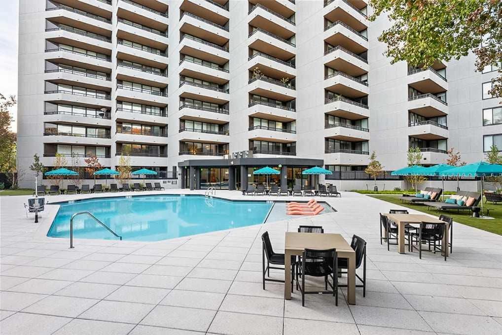 2Br Executive Apartment With Spacious Layout Arlington Eksteriør billede